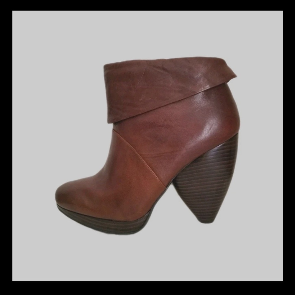 MAX STUDIO UMBERTO Brown Leather Unique Heel Ankle Boots US Size 7 Booties Shoes